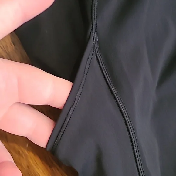 Lululemon high rise crop legging Size 12. - Picture 3 of 6